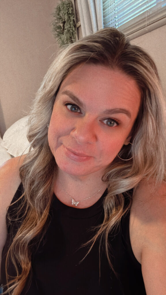 Vanessa Zeferino a TESOL Certified English Teacher and creator of the content of English Go-Getters Academy. 